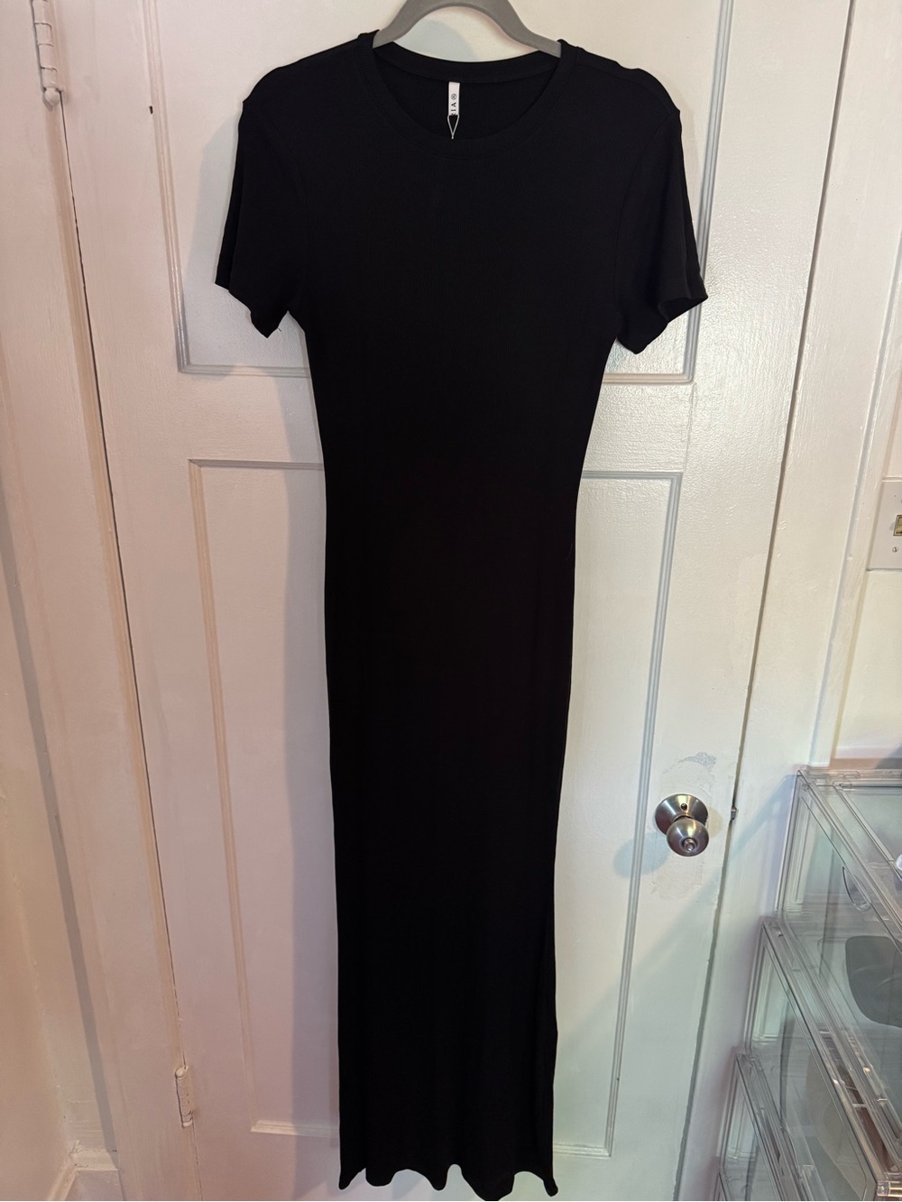 ReoRia Black Ribbed Short Sleeve Maxi Dress